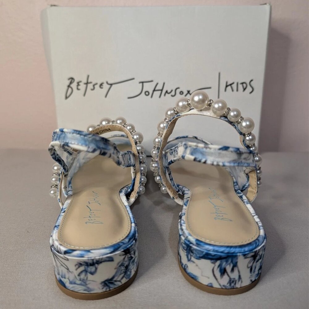NEW Betsey Johnson Kids Floral Pump Size 5 Blue White Toile Pearl Strap Heel - Picture 6 of 9